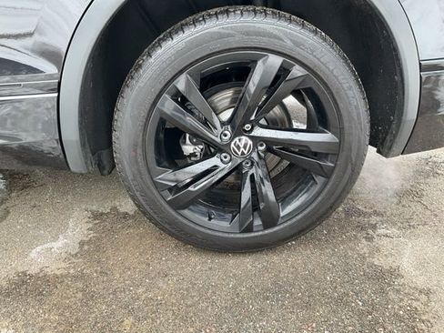 Used 2023 Volkswagen Tiguan SE R-Line image 10