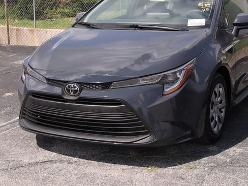 Used 2025 Toyota Corolla LE FWD image 5