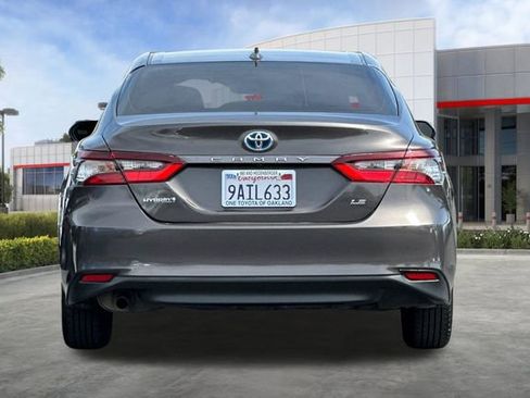 Used 2022 Toyota Camry LE FWD image 5