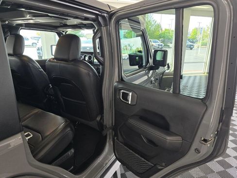 Used 2023 Jeep Wrangler Unlimited Sahara AWD/4WD image 39