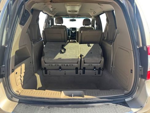 Used 2015 Chrysler Town & Country LX image 17