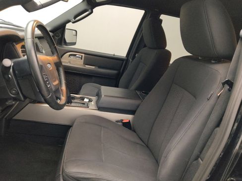 Used 2017 Ford Expedition XLT image 17