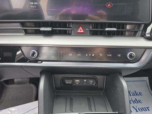 Used 2025 Kia Sportage EX image 21