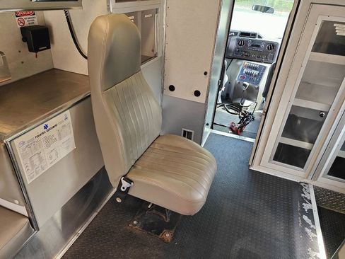 Used 2012 Ford E-450 and Econoline 450 Super Duty w/ Ambulance Prep Pkg image 30