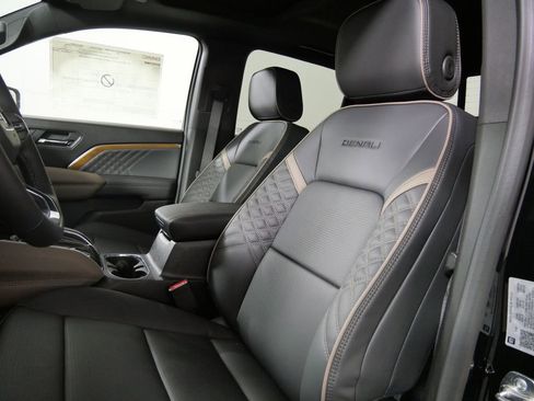 New 2026 GMC Canyon Denali w/ LPO, Denali Black Edition image 13