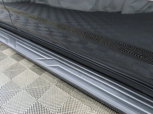 Used 2023 GMC Yukon SLE image 43