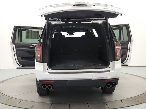Used 2023 Chevrolet Suburban Premier image 14