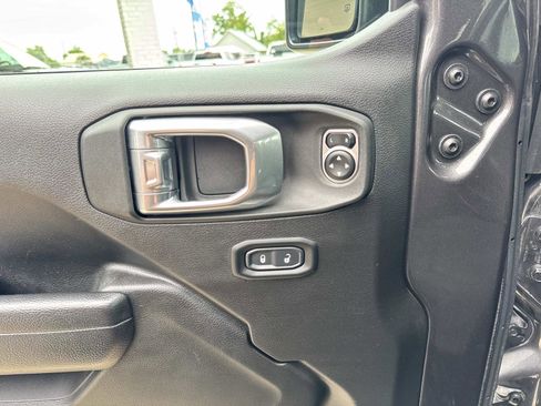 Used 2024 Jeep Wrangler Unlimited Sport AWD/4WD image 19
