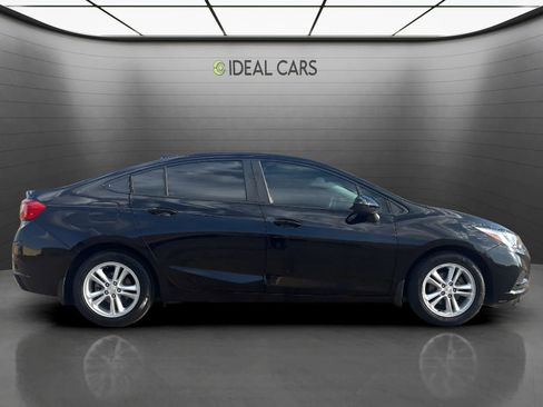 Used 2017 Chevrolet Cruze LS FWD image 4