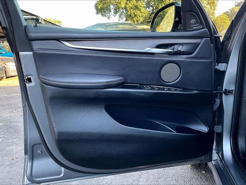 Used 2017 BMW X5 xDrive50i image 22