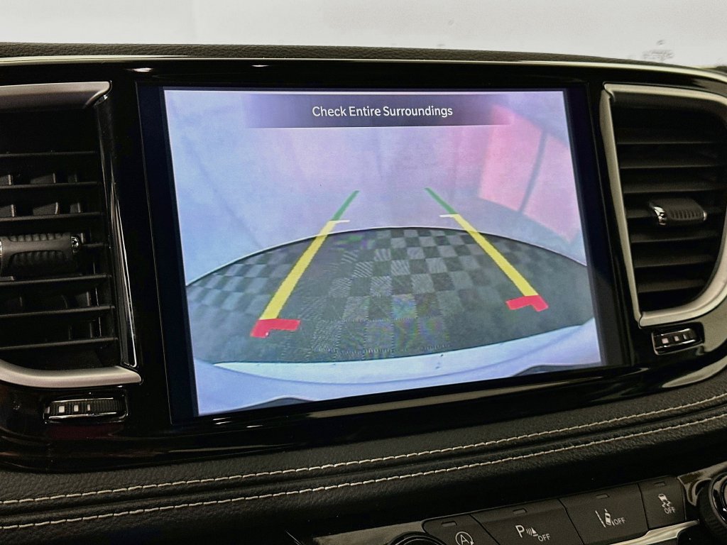 Certified 2025 Chrysler Pacifica Limited FWD image 22