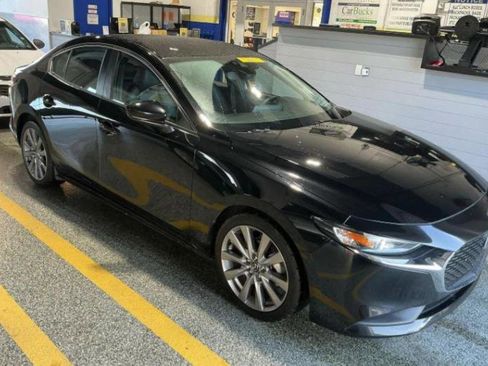 Used 2021 MAZDA MAZDA3 s image 3