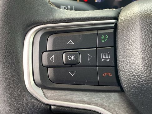 Used 2025 Jeep Wagoneer 4WD w/ Premium Group I image 11