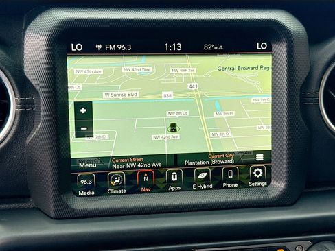 Used 2022 Jeep Wrangler Unlimited Sahara AWD/4WD image 14