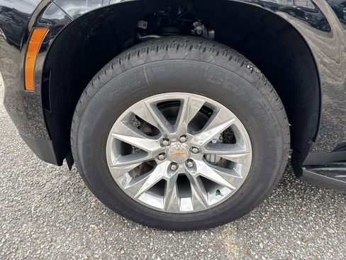 New 2026 Chevrolet Suburban Premier image 4