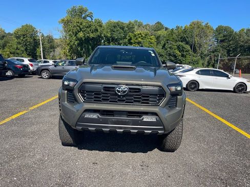 Used 2024 Toyota Tacoma TRD Sport w/ TRD Sport Premium Package AWD/4WD image 8