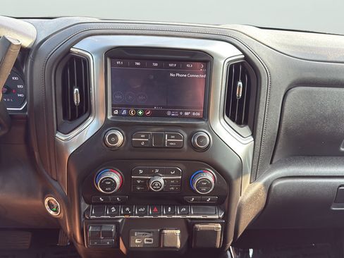 Used 2022 Chevrolet Silverado 1500 LT w/ Z71 Off-Road Package AWD/4WD image 18