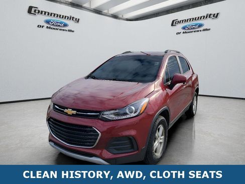 Used 2021 Chevrolet Trax LT w/ LT Convenience Package AWD/4WD image 9