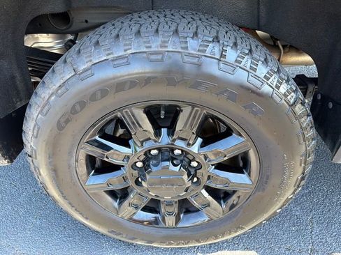 Certified 2025 GMC Sierra 2500 Denali Ultimate AWD/4WD image 17