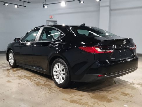 Used 2025 Toyota Camry LE image 5