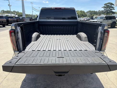 Used 2025 GMC Sierra 2500 AT4 w/ AT4 Premium Plus Package AWD/4WD image 8