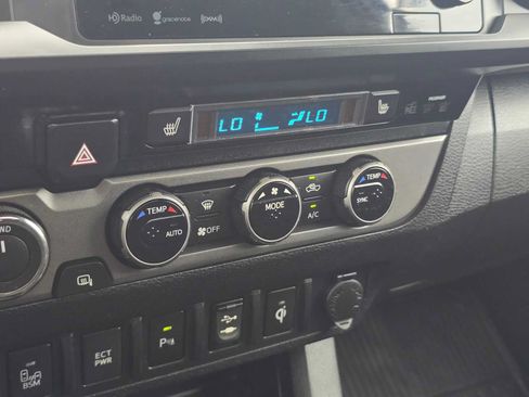 Certified 2016 Toyota Tacoma TRD Sport w/ Premium & Technology Package AWD/4WD image 28