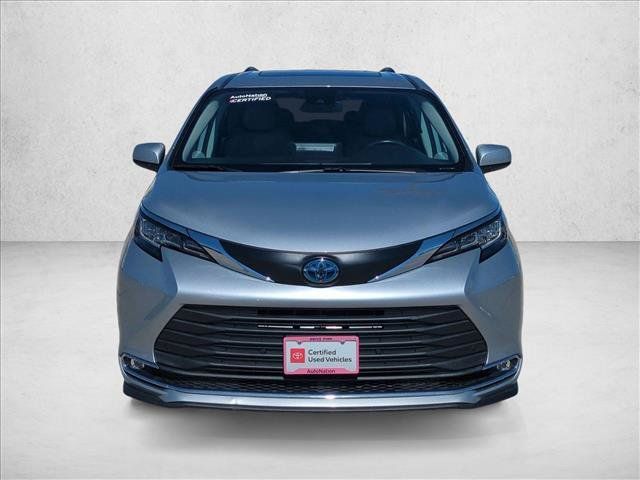 Certified 2023 Toyota Sienna XLE FWD image 2
