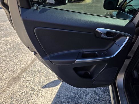 Used 2015 Volvo XC60 T5 Premier w/ Proximity Package FWD image 12