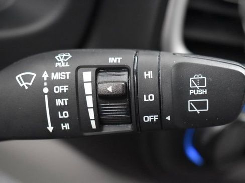Used 2023 Hyundai Venue SEL FWD image 28