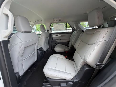 New 2026 Ford Explorer Active w/ Active Comfort Package RWD image 17