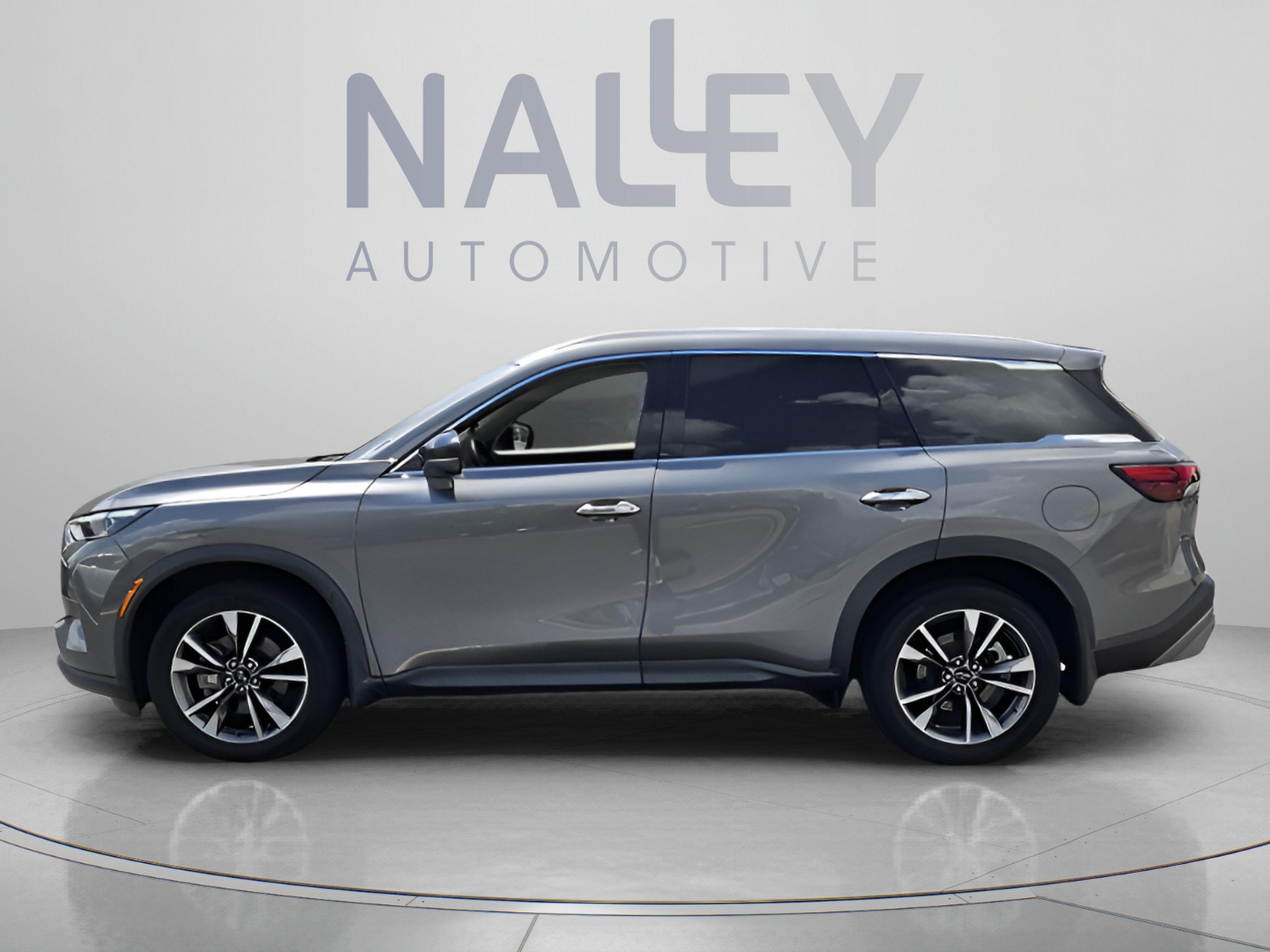 Used 2022 INFINITI QX60 Luxe w/ Cargo Package FWD image 2