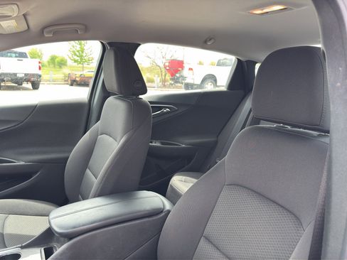 Used 2017 Chevrolet Malibu LT FWD image 10
