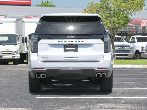 Used 2026 Chevrolet Suburban High Country AWD/4WD image 38