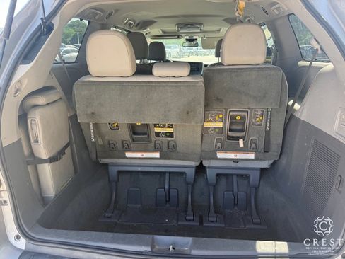 Used 2015 Toyota Sienna XLE w/ XLE Navigation Package FWD image 24