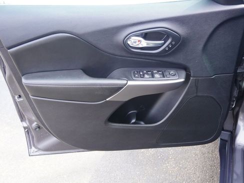 Used 2020 Jeep Cherokee Limited image 11