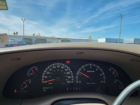 Used 2001 Ford F150 Lariat image 11