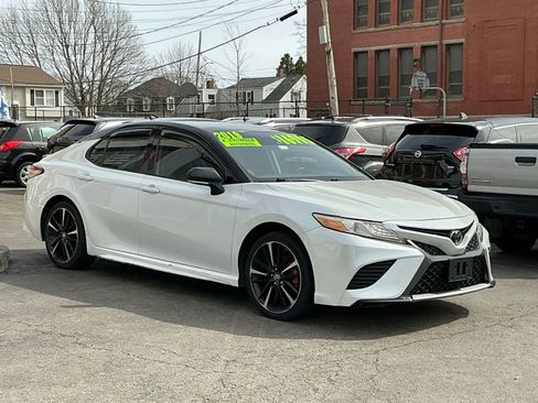 Used 2019 Toyota Camry XSE image 3