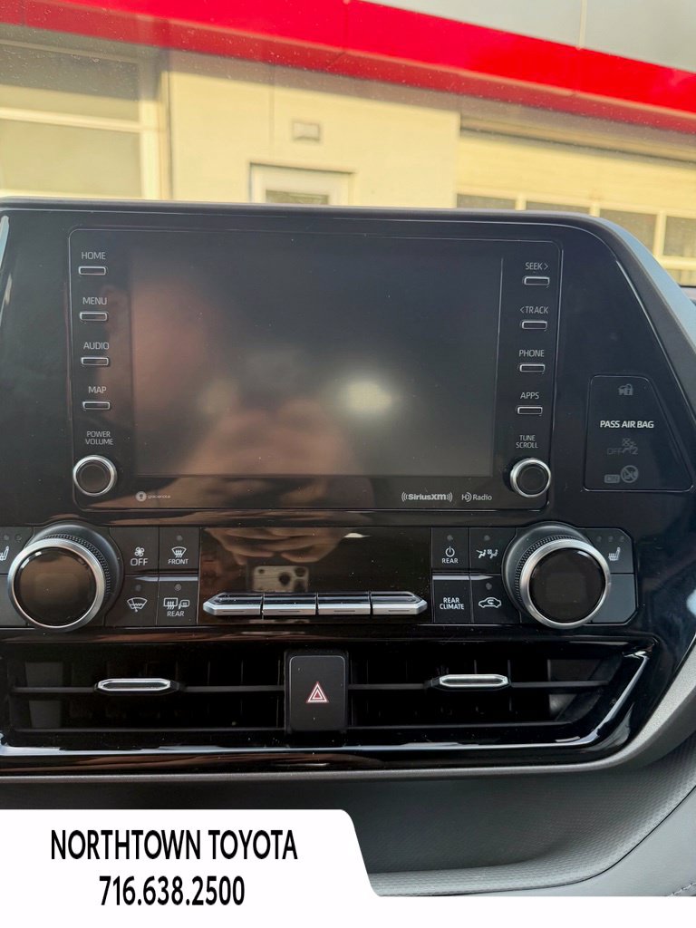 Used 2021 Toyota Highlander XLE FWD image 20