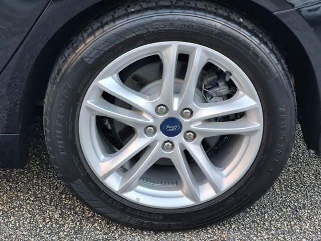 Used 2018 Ford Fusion SE w/ Fusion SE Technology Package FWD image 19