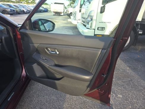 Used 2020 Nissan Sentra SV FWD image 10