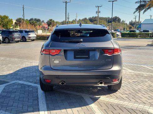Used 2018 Jaguar F-PACE Premium image 4