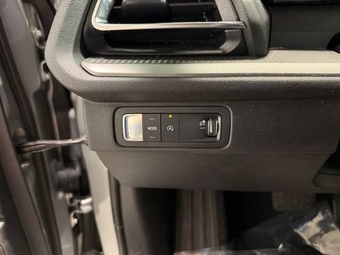 Used 2026 Chevrolet Traverse LT FWD image 15