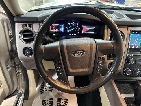 Used 2017 Ford Expedition XLT w/ Equipment Group 202A RWD image 17