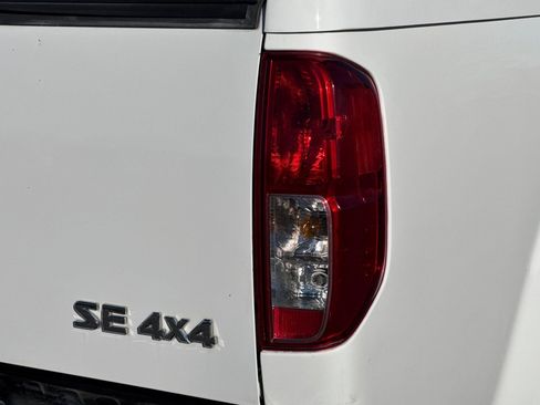 Used 2010 Nissan Frontier SE image 20