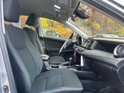 Used 2018 Toyota RAV4 LE image 14
