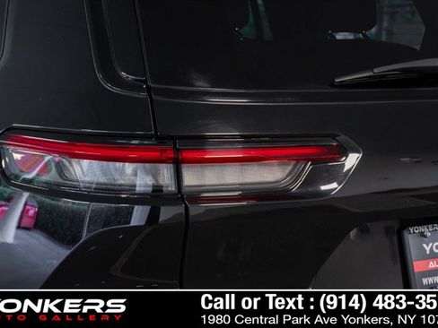 Used 2023 Jeep Grand Cherokee L Laredo AWD/4WD image 43