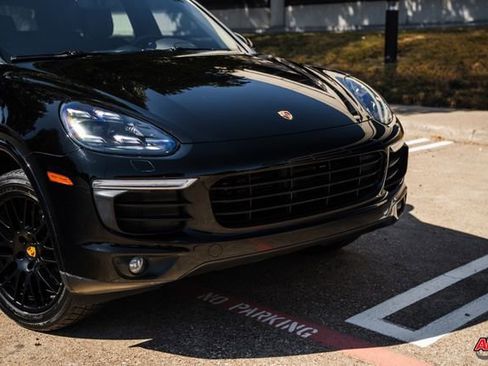 Used 2018 Porsche Cayenne Platinum Edition image 21
