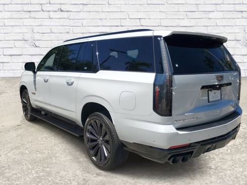 Used 2026 Cadillac Escalade ESV V AWD/4WD image 2