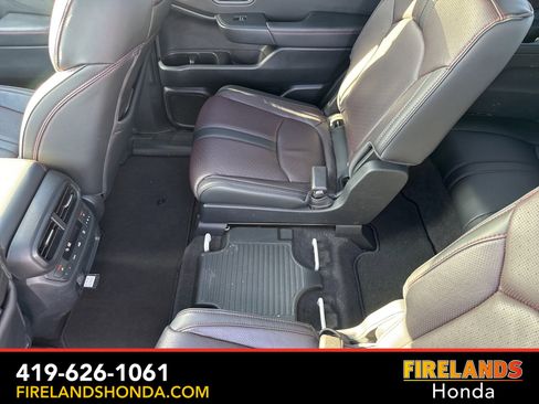 Used 2025 Honda Pilot Black Edition image 35