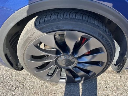 Used 2022 Tesla Model Y Performance image 18